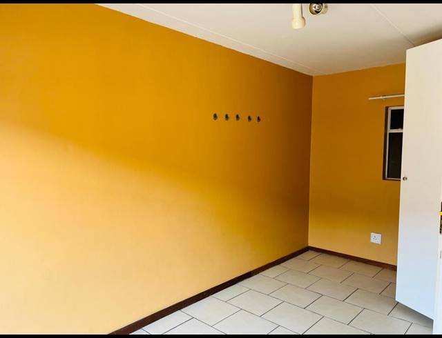 2 BEDROOM APARTMENT FOR SALE IN BRAAMFONTEIN